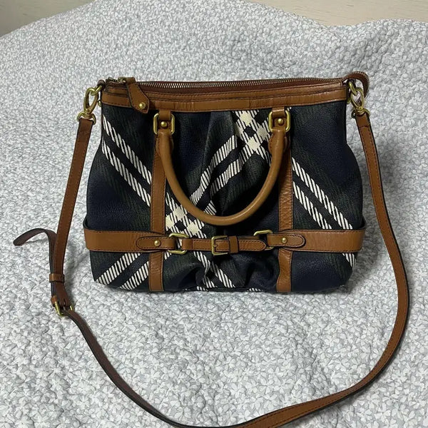 [BUNJANG] Beanpole Check Tote Bag with Crossbody Strap / 빈폴 체크 토트백 크로스백 스트랩 포함 네이비 브라운 버클 포인트