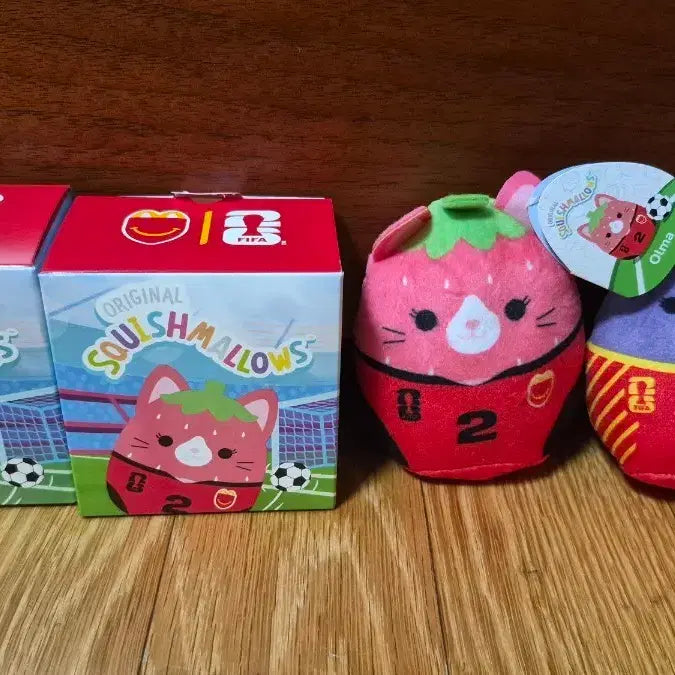 [BUNJANG] Squishmallows Strawberry Cat & Llama Soccer Figurine Bundle Set / 스퀴시멜로우 딸기 고양이 / 라마 축구 피규어