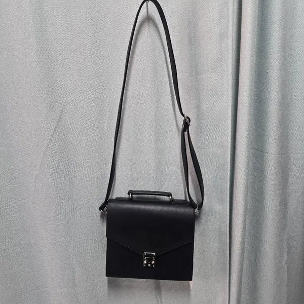[BUNJANG] Autumn Studio Satchel Bag Black / 아텀스튜디오 샤첼백 미사용품