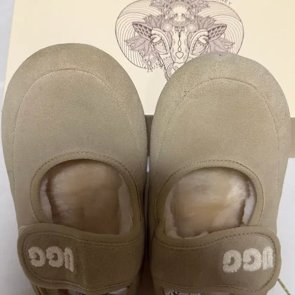 [BUNJANG] Ugg Mary Jane Sheepskin Flat Shoes / 어그 메리제인 양털 플랫슈즈