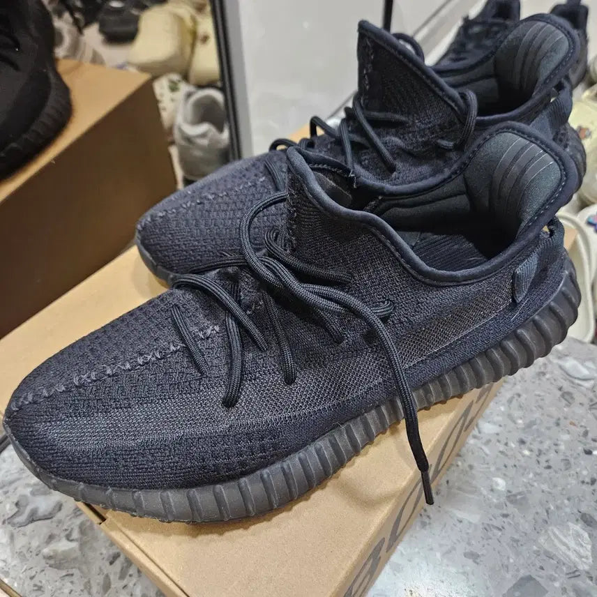 [BUNJANG] Adidas Yeezy Boost 350 V2 Onyx 285 / 아디다스 이지부스트350 V2 오닉스 285사이즈