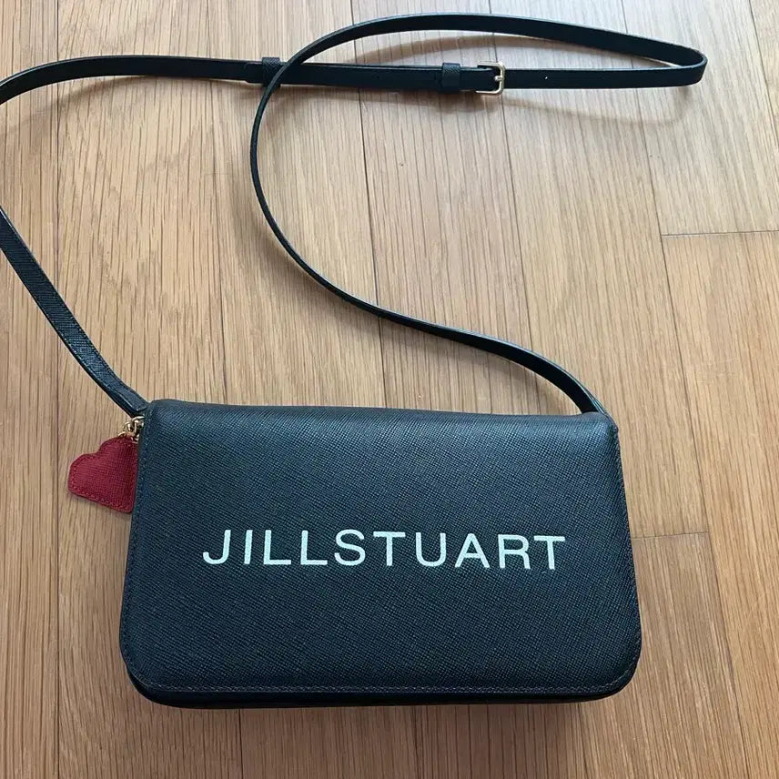 [BUNJANG] JILLSTUART Black Heart Charm Crossbody Bag / 질스튜어트 블랙 하트참 크로스백
