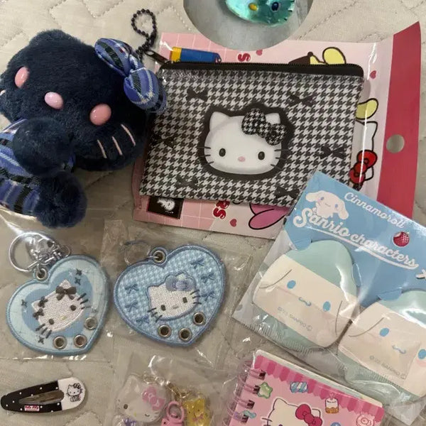 [BUNJANG] Sanrio Hello Kitty Bundle: Keyrings, Pouch, Notebook, Puff / 키티 키링 파우치 수첩 퍼프 새상품 일괄