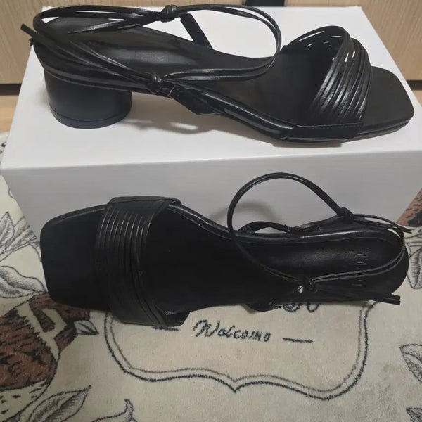 [BUNJANG] Black Strappy Heeled Sandals (New) / 샌들(새상품)