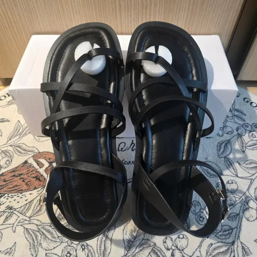 [BUNJANG] Black Strappy Summer Sandals - Size 250 / 여름샌들250(새상품)여성화 슬리퍼