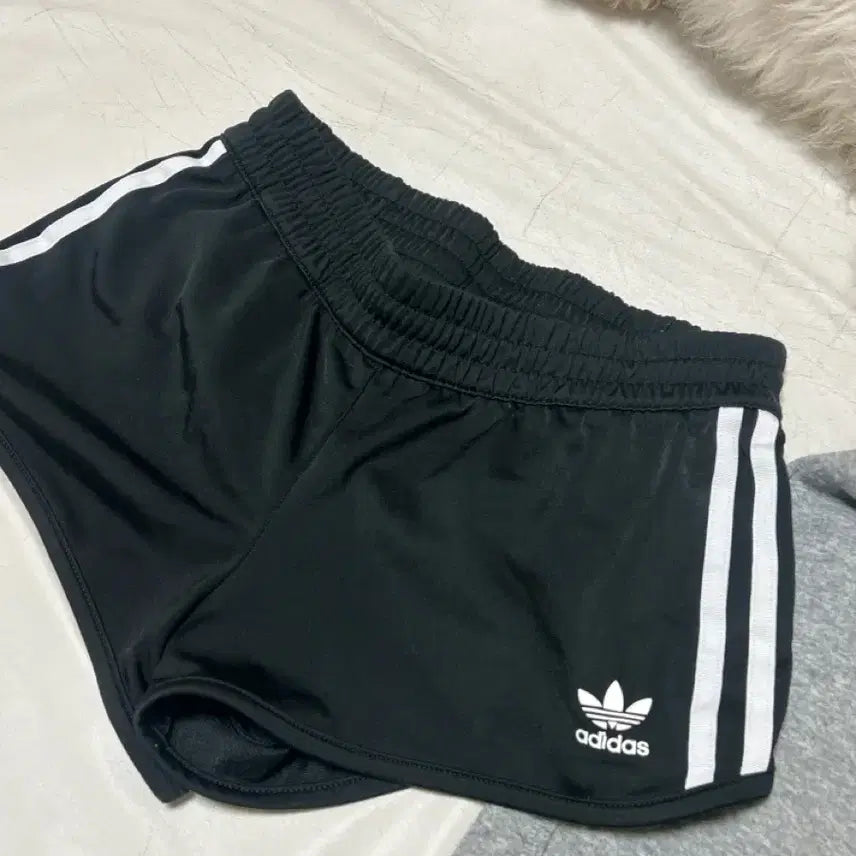 [BUNJANG] Adidas Black Shorts Size 85 / 아디다스 숏팬츠