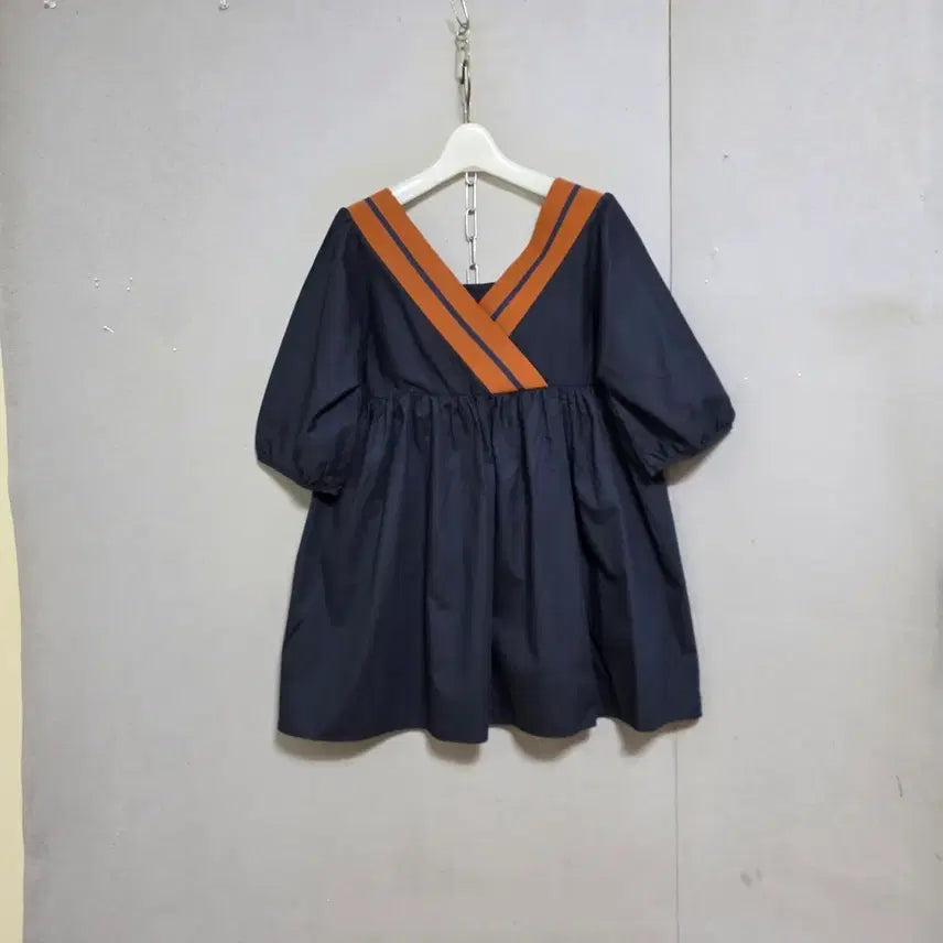 [BUNJANG] V-Neck Navy Blouse - Free Size / 브이넥 네이비 블라우스 F   n7320