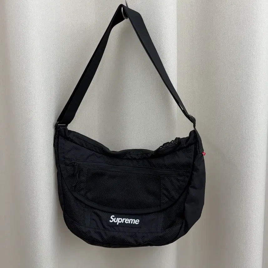 [BUNJANG] Supreme Small Messenger Bag Black / 슈프림 스몰 메신저백 블랙 - 22SS 팝니다.