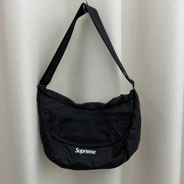 [BUNJANG] Supreme Small Messenger Bag Black / 슈프림 스몰 메신저백 블랙 - 22SS 팝니다.