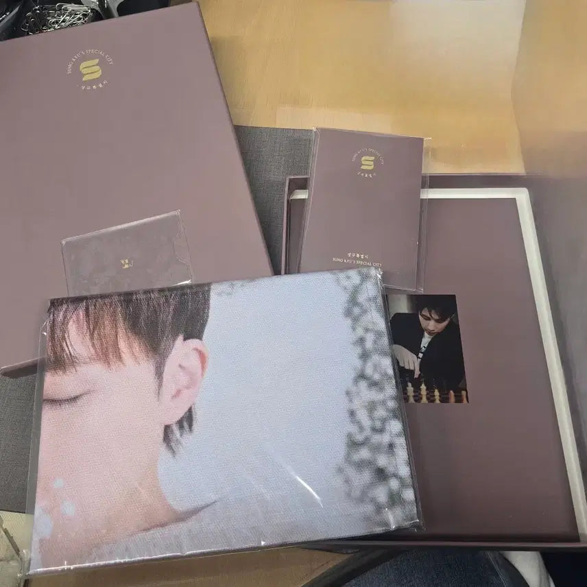 [BUNJANG] Sungkyu Special City Goods Poster and Photobook Set / 성규특별시 굿즈