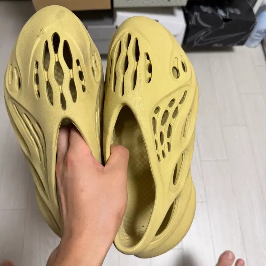 [BUNJANG] Adidas Yeezy Foam Runner Sulfur 275 / 이지 폼러너 설퍼 275