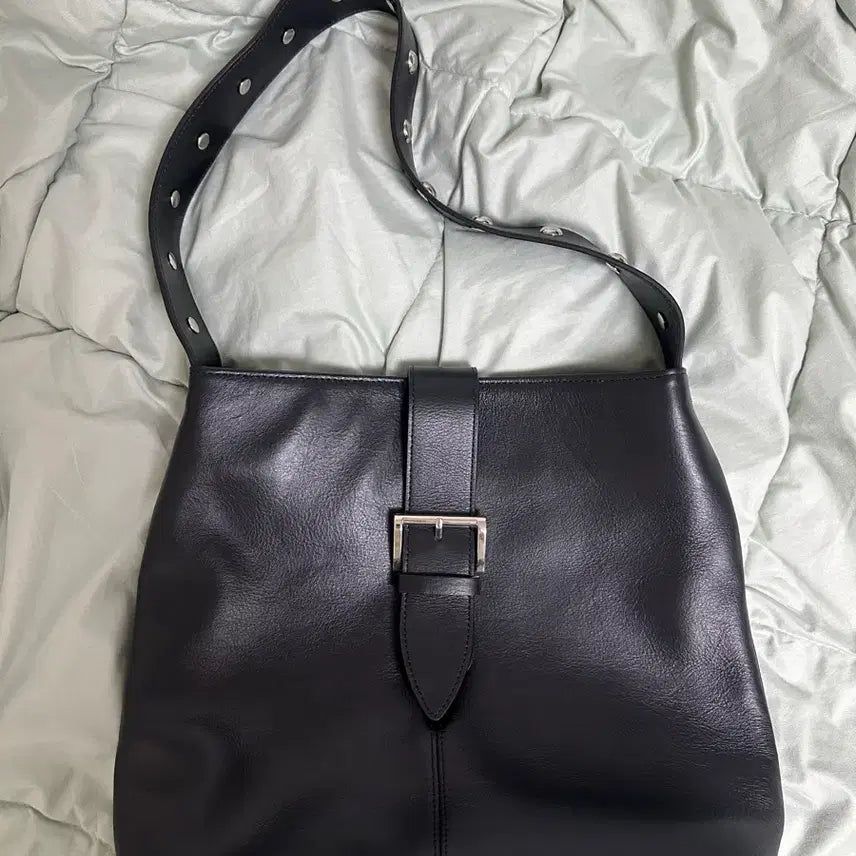 [BUNJANG] Kijun Black Studded Shoulder Bag / (오늘만 가격 내려요) Kijun 기준 블랙 스터드 숄더백