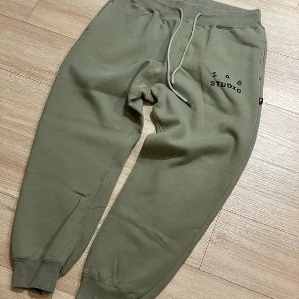 [BUNJANG] IAB STUDIO Sweat Jogger Pants Khaki / 아이앱 스튜디오 스웻 조거 팬츠 카키