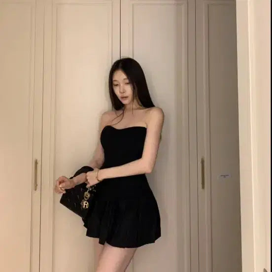 [BUNJANG] Perfect Fit All-Purpose Wired Black Tube Top & Pleated Mini Skirt Set / 완벽핏 만능 와이어 블랙 튜브 탑 파티룩 데이트룩 페스티벌 휴양지룩