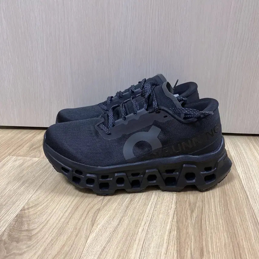 [BUNJANG] On Running Cloudmonster Black Running Shoes / 온러닝 클라우드몬스터 블랙 운동화