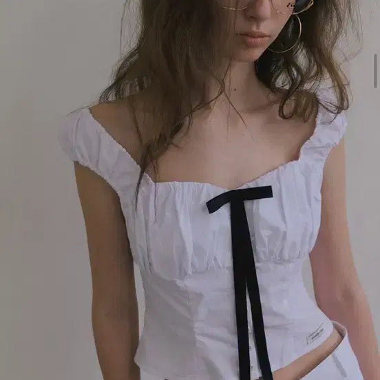 [BUNJANG] Overdue Flare Ribbon Heart Neck Volume Blouse White / 오버듀플레어 리본 하트넥 볼륨 블라우스 화이트