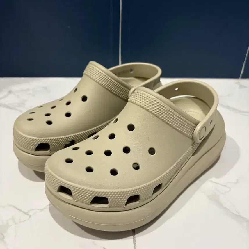 [BUNJANG] Crocs Beige Size 240 / 크록스 베이지 240