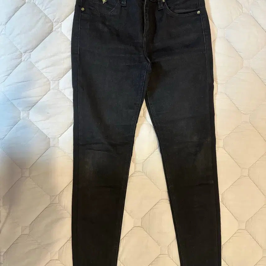 [BUNJANG] Guess Black Skinny Jeans (Size 25) / 블랙 GUESS 스키니진 25사이즈