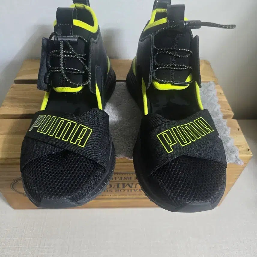 [BUNJANG] Puma x Fenty Rihanna Avid Sandals Black/Fluorescent 240 / 푸마 x펜디 리한나 아비드샌들 블랙/형광 240