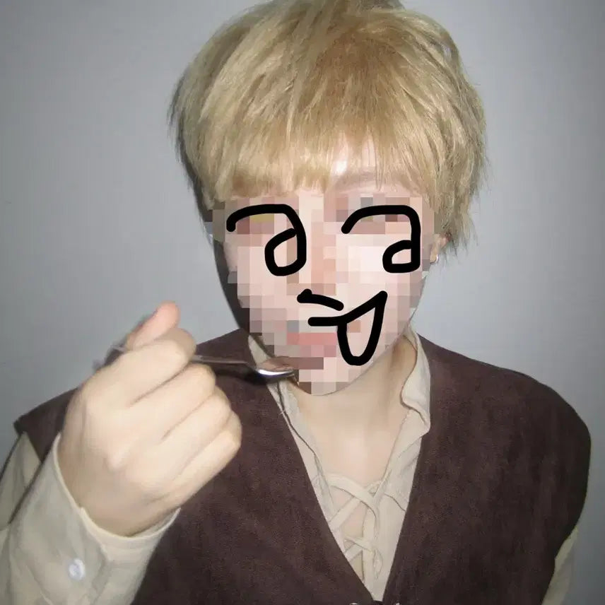 [BUNJANG] Dungeon Meshi Laios Cosplay Set / 던전밥 라이오스 코스프레 가발 옷 세트