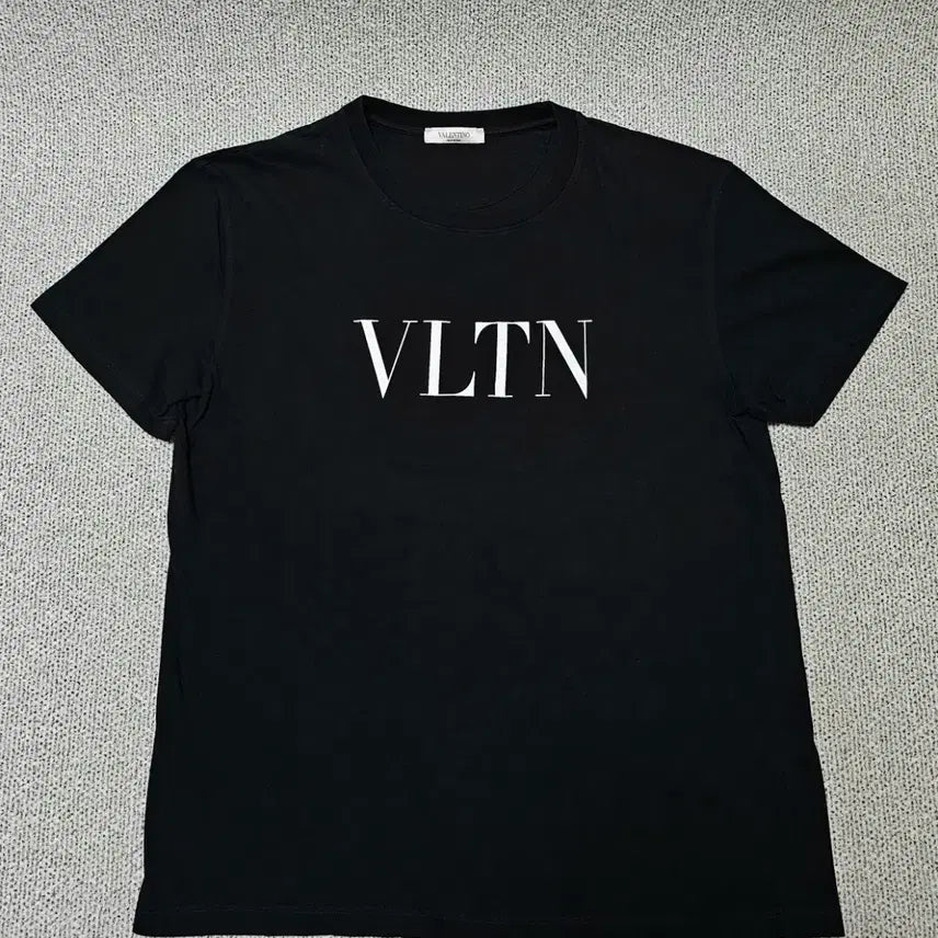 [BUNJANG] Valentino VLTN Logo Short Sleeve T-Shirt (M) / [M 사이즈] 발렌티노 VLTN 로고 블랙 반팔티