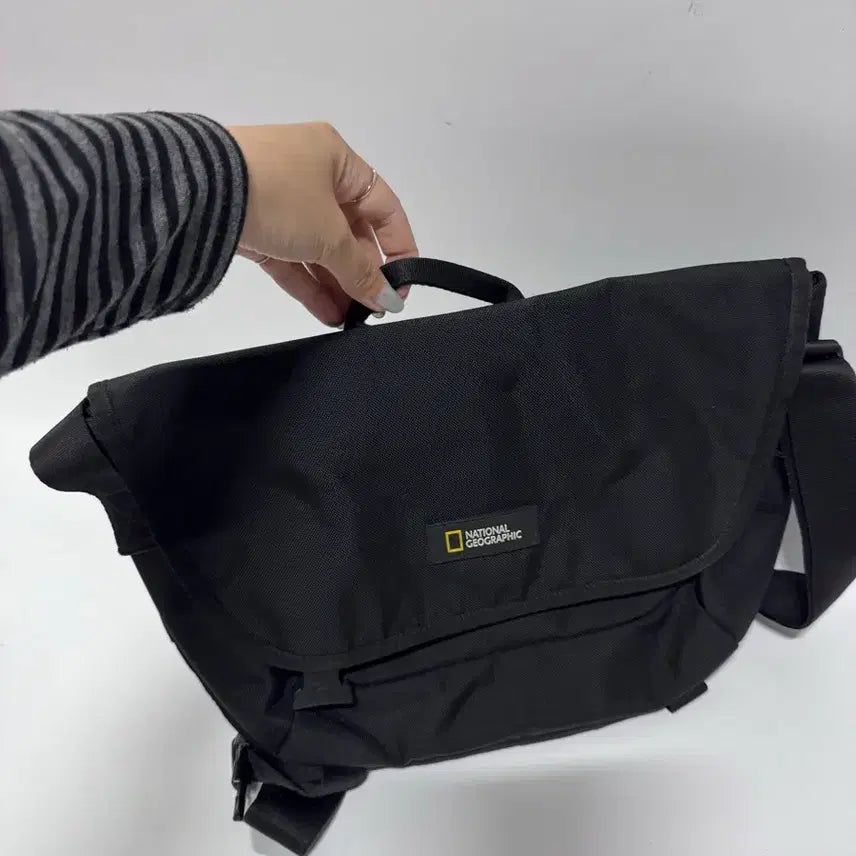 [BUNJANG] National Geographic Black Crossbody Bag / 내셔널지오그래픽 블랙 크로스백
