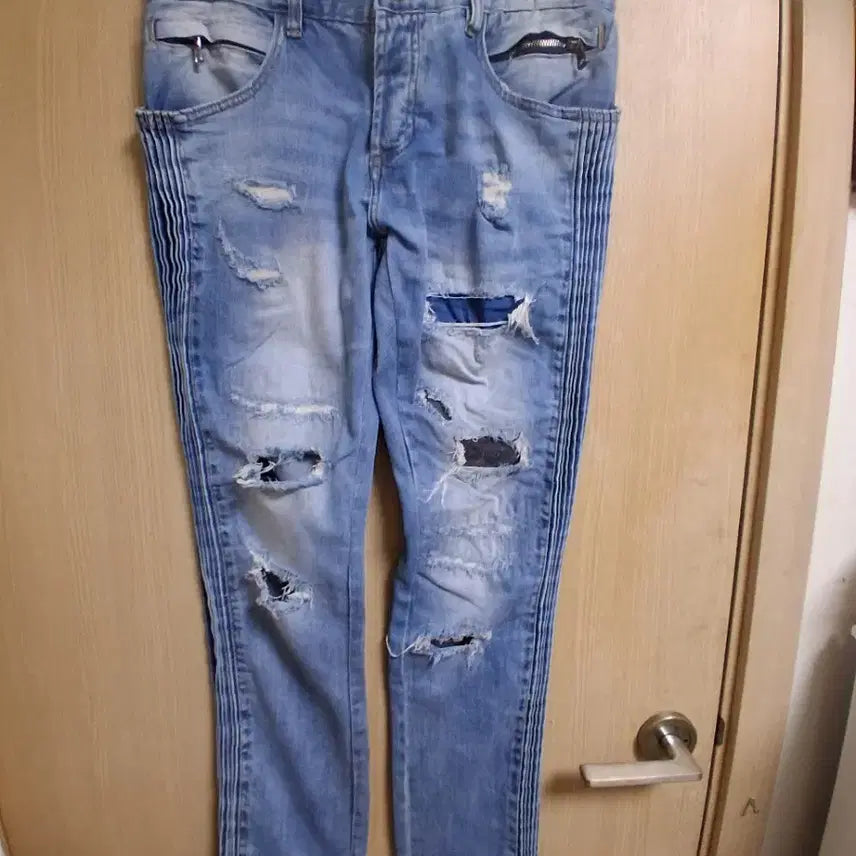 [BUNJANG] Balmain Striped Detail Cut Washed Denim Jeans 32 / 발망- 스트라이프디테일, 컷팅 워싱ㅡ32사이즈,택포