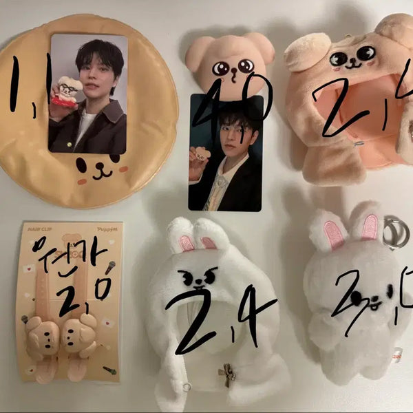 [BUNJANG] Stray Kids Magnet Keychain Cape Outfit Ribbit Tamagotchi / 스키즈 스트레이키즈 스키주 마그넷키링 망토 아웃핏 안아주 리빗 다마고치