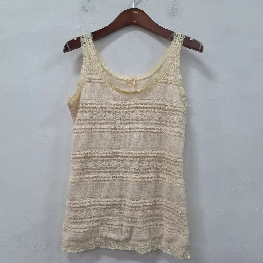 [BUNJANG] INGNI Sleeveless Lace Detail Top / INGNI 나시 슬리브리스