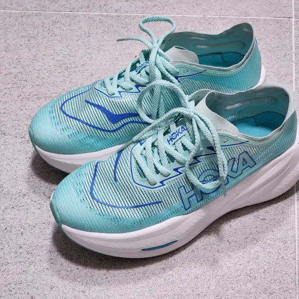 [BUNJANG] Hoka Mach X 2 Snow Melt Blue Spark Running Shoes 240 / 호카 마하 X 2 스노우 멜트 블루 스파크 240 러닝화