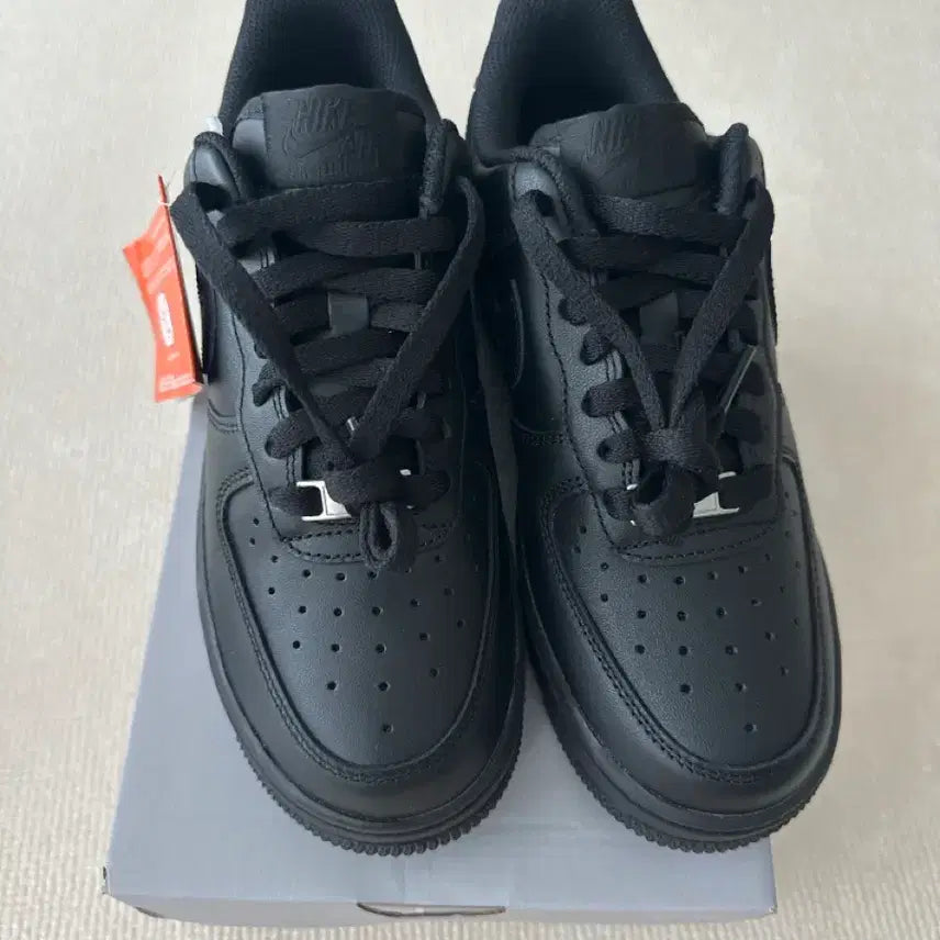 [BUNJANG] Nike Air Force 1 All Black Sneakers (New) Size 230 / 나이키 에어포스1 올블랙(새상품) 230사이즈