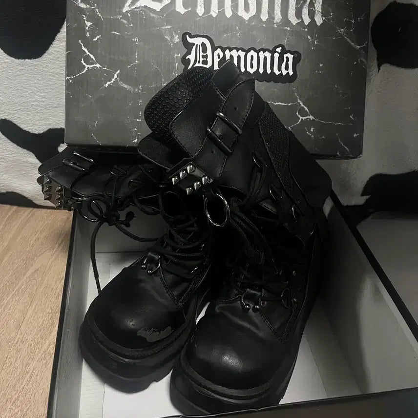 [BUNJANG] Demonia Shaker 70 Boots Spike Panel Boots / <풀박스> 데모니아 쉐이커70 부츠 스파이크판넬 락샵 us7