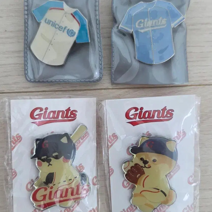 [BUNJANG] Giants Uniform Badge Set (2 Types) & Puppy Badge Set (2 Types) / 자이언츠 유니폼 뱃지 2종 / 강아지 뱃지 2종