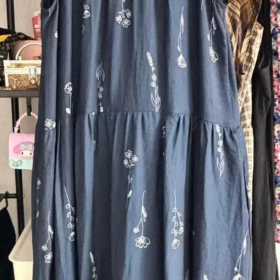 [BUNJANG] Navy Floral Sleeveless Linen Maxi Dress / 나시 원피스 꽃무늬(린넨원피스)