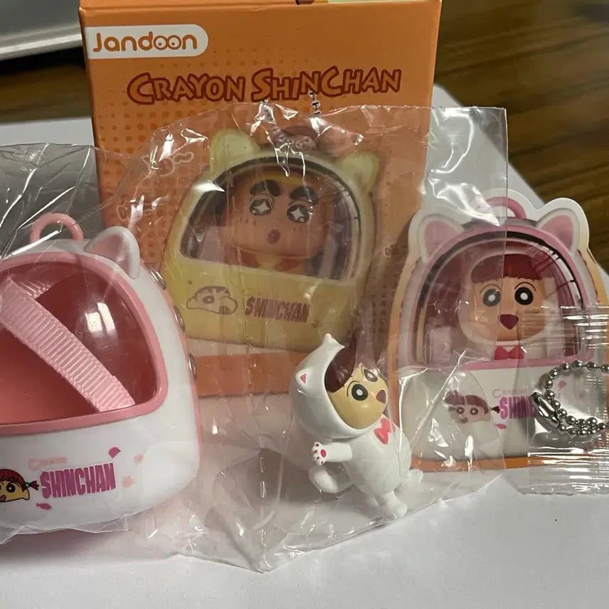 [BUNJANG] Crayon Shin-chan Cat Costume Figure Bag Keychain (Glass) / 짱구 동물 고양이 코스튬 피규어 가방 키링 (유리)