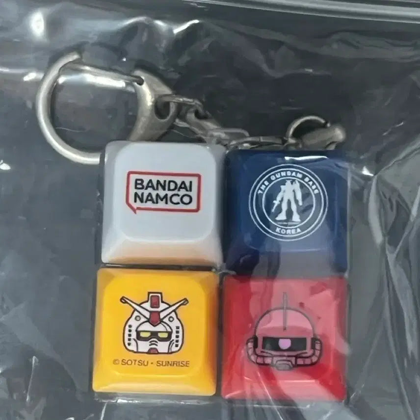 [BUNJANG] Gundam Base Gunpla-gun Gundam Keycap Keyring LED / 건담베이스 건프라군 건담 키캡 키링 LED
