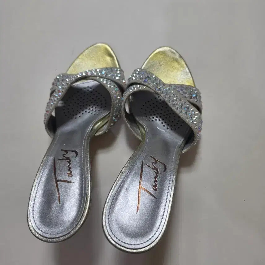 [BUNJANG] Tandy Mules Sandals Silver Cubic Embellishment Size 230 / 탠디 뮬 샌들 실버 큐빅 장식 230 슬리퍼