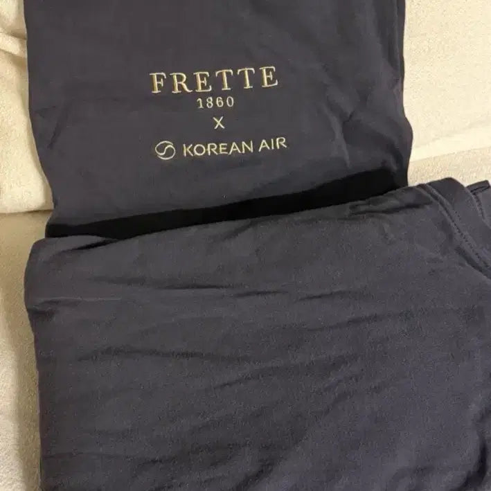 [BUNJANG] Frette x Korean Air First Class Pajama Set (GD Edition) / 대한항공x프레떼 1860 일등석 파자마 세트 (GD 착용)