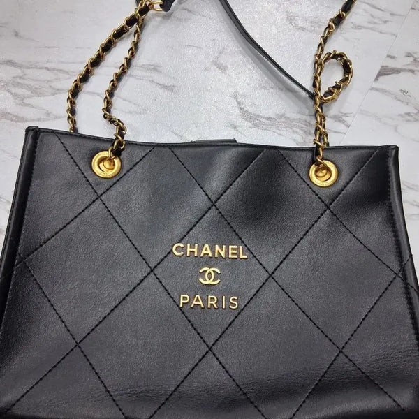 [BUNJANG] Black Quilted Shoulder Bag with Gold Chain Detail / 여성 숄더백 블랙 금장 체인