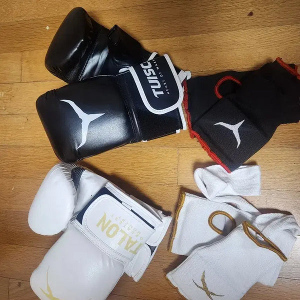 [BUNJANG] Boxing Gloves and Hand Wraps Set (Black/White) / 복싱 글러브 2종 세트 (검정/흰색) + 핸드랩