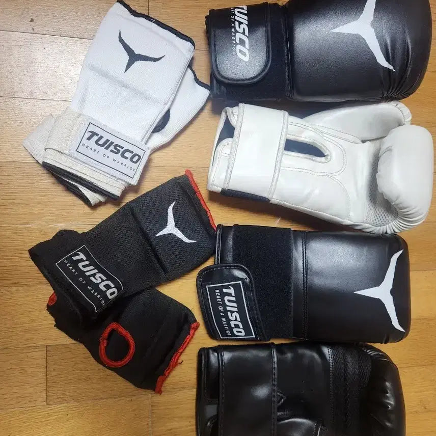 [BUNJANG] TUSCO 8oz Boxing Gloves & Hand Wraps Set - Black / 짝짝이8온스 빽장갑 핸드랩세트