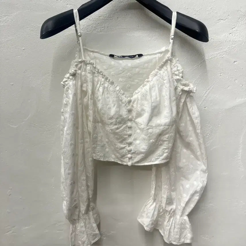 [BUNJANG] Zara Women's Off-Shoulder Cropped Short-Sleeve Shirt Ivory S / 상태좋음) 자라 여 셔츠 아이보리/크롭/오픈숄더/반팔 S