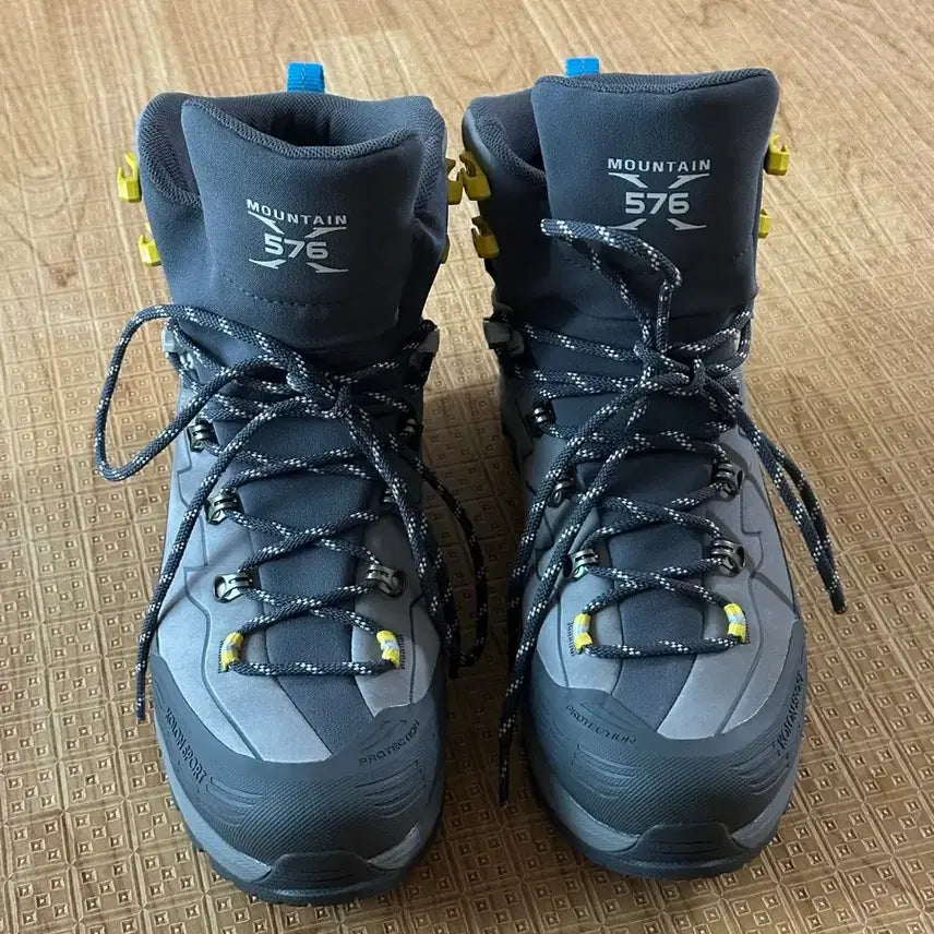 [BUNJANG] KOLON SPORT 576 Trekking Hiking Shoes 265mm / 코오롱 스포츠 576 등산화 트레킹화 265mm