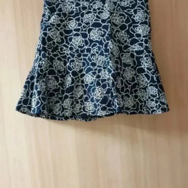 [BUNJANG] Rose Pattern Flare Skirt / (새상품)로즈 패턴 플레어 스커트