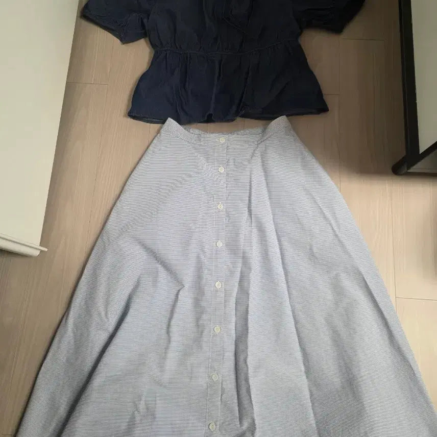 [BUNJANG] Uniqlo Square Neck Denim Blouse & Stripe Long Skirt Set / 유니클로 롱스커트  스퀘어넥  데님블라우스세트