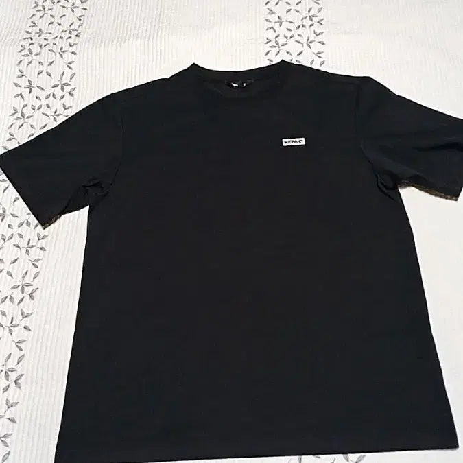 [BUNJANG] NEPA Short Sleeve T-Shirt Size 105 / 네파 반팔 실측105 가슴56 기장70