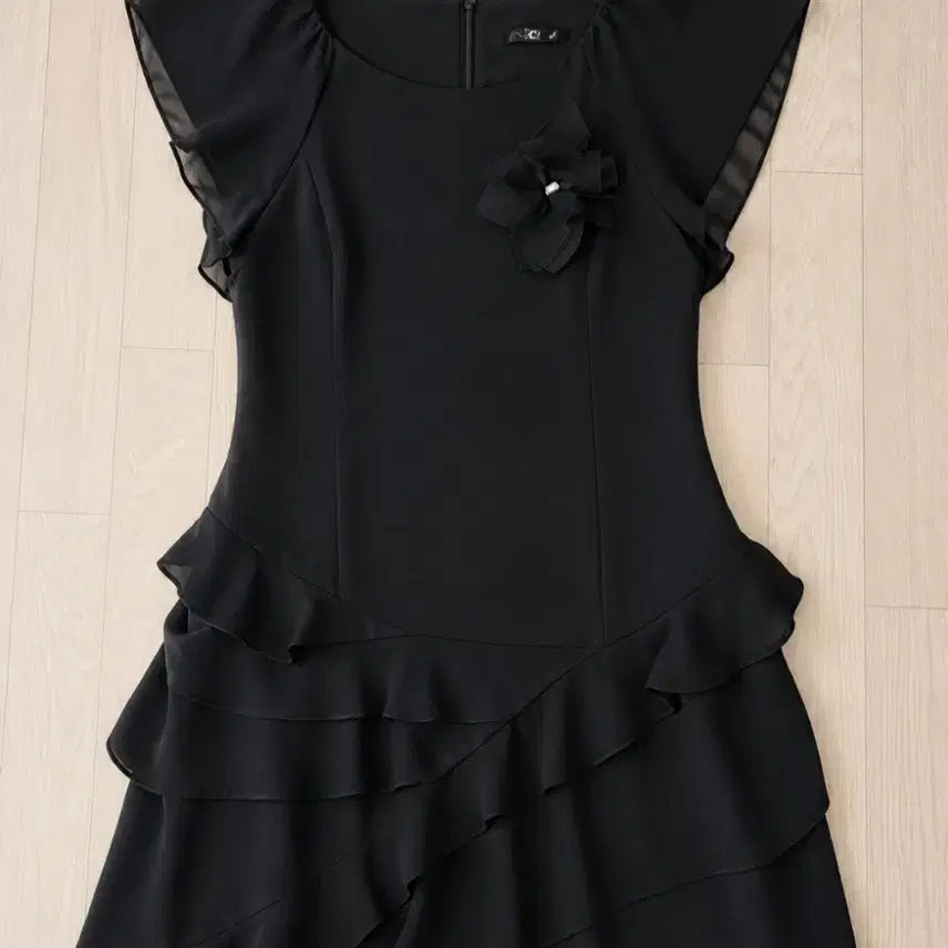 [BUNJANG] Black Chiffon Ruffle Midi Dress / [새제품] 블랙 쉬폰 프릴 원피스