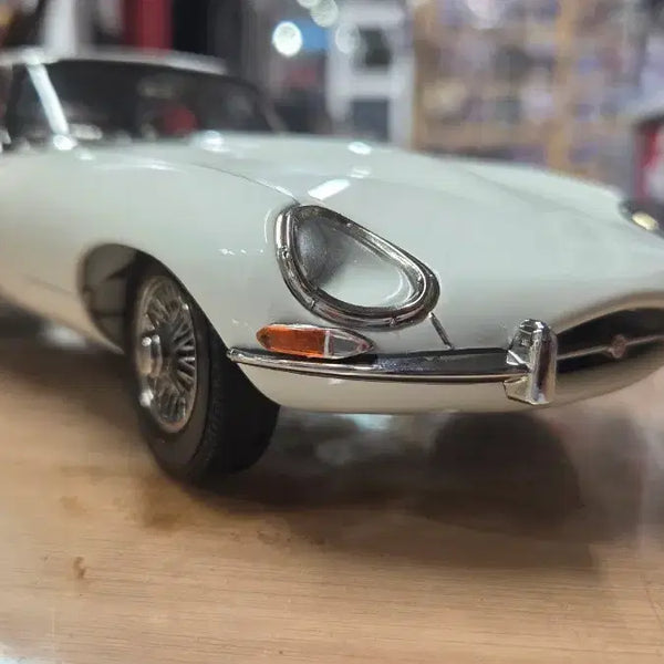 [BUNJANG] Kyosho 1:18 Scale Jaguar E-Type Diecast Model Car / 1:18 교쇼 재규어 e타입