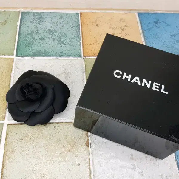 [BUNJANG] Chanel Camellia Corsage Brooch Black / 샤넬 까멜리아 코사지 브로치 블랙