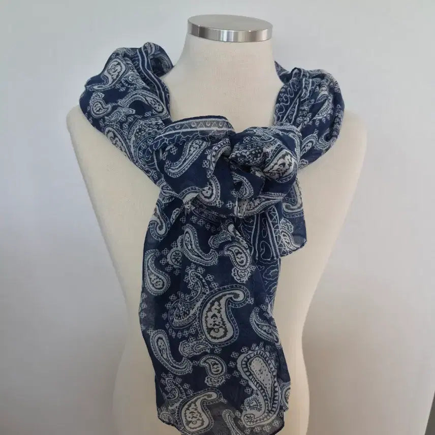[BUNJANG] SPAO Paisley Scarf Navy / 스파오 SPAO 페이즐리 머플러 네이비